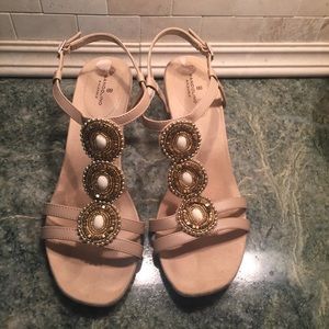 Bandolino Stylish sandals!